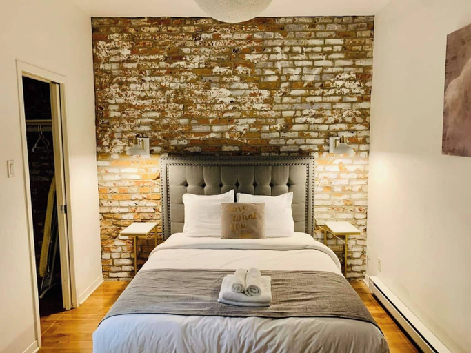 Room 2, Le Moyne-Heritage, Montréal