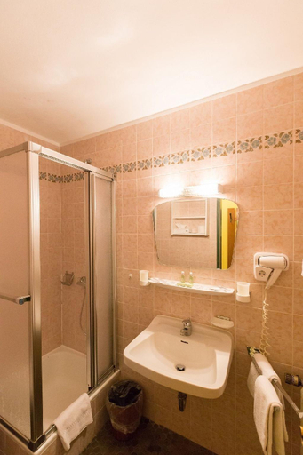 Bathroom, Sonnleiten, Traunstein