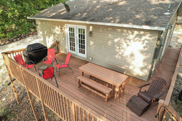 Outdoor dining 4, Lake Cabin & Dock - A True Ozarks Experience!, Morgan