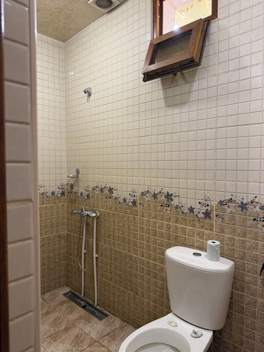 Bathroom 2, Saturn Garden, Yerevan