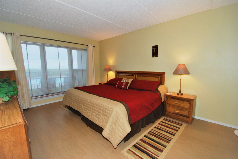 Room 2, Edgewater Unit #104 2 Bedroom Condo by RedAwning, Cameron