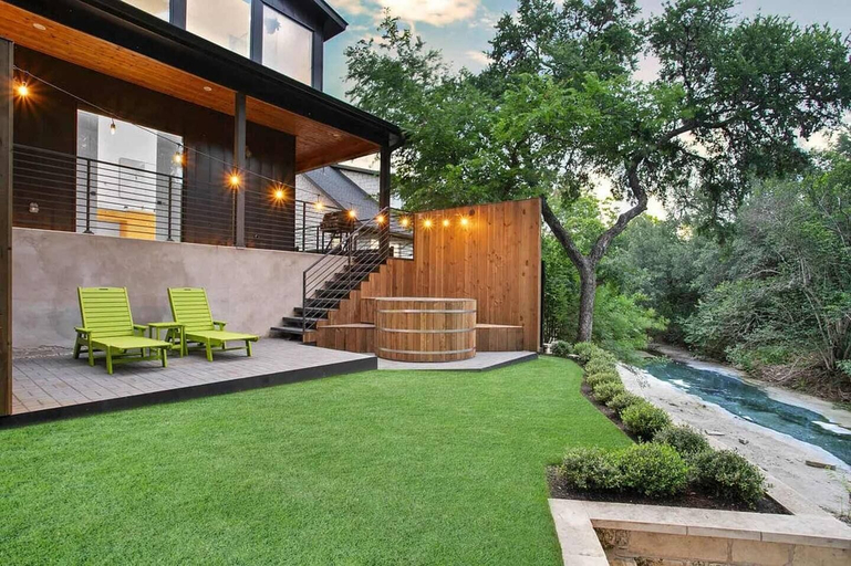 Exterior 5, South Lamar Luxe Creekside Hot Tub, Travis