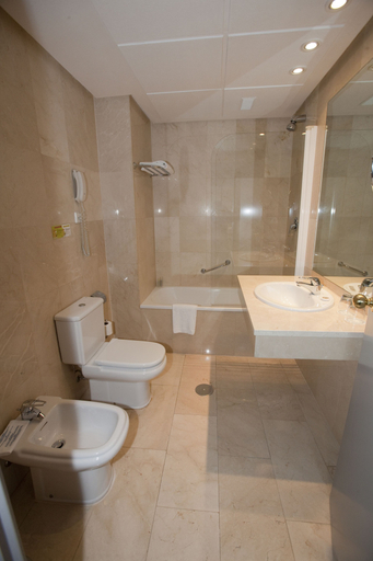 Bathroom 4, B&B Hotel Cartagena Cartagonova, Murcia