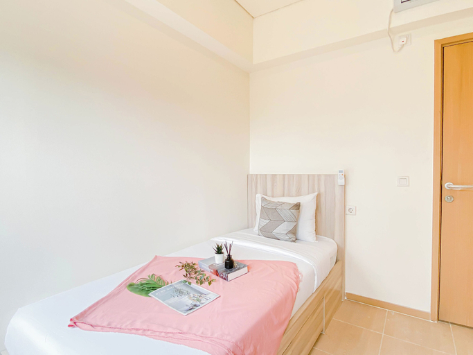 Room 5, Spacious 3Br With Neutral Toned At Meikarta Apartment, Cikarang