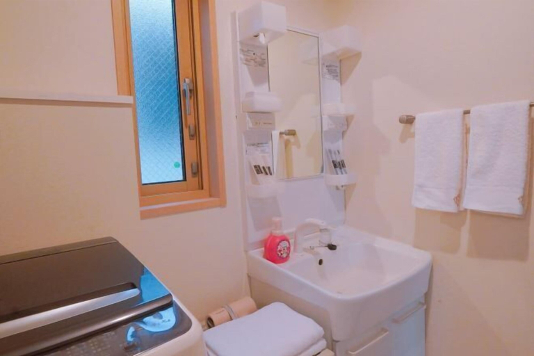 Bathroom 5, Toga hotel, Kita