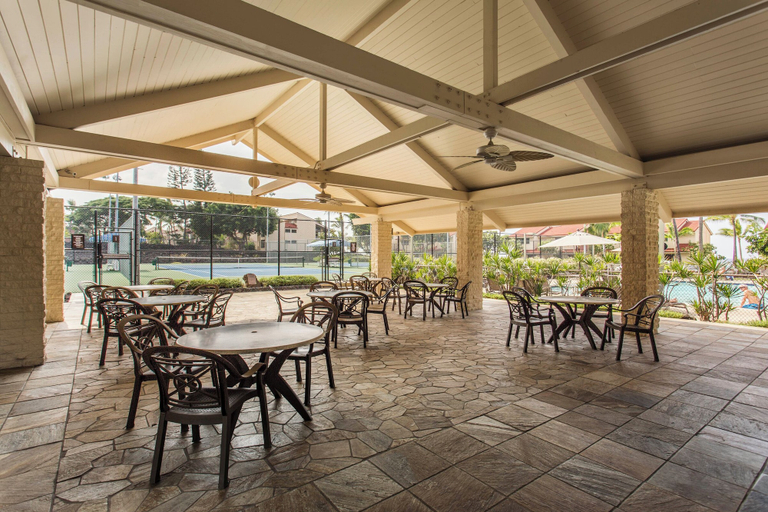 Outdoor dining 5, Exquisite Oceanfront Beautifully Upgraded Corner Unit - Vrkcv, Hawaii