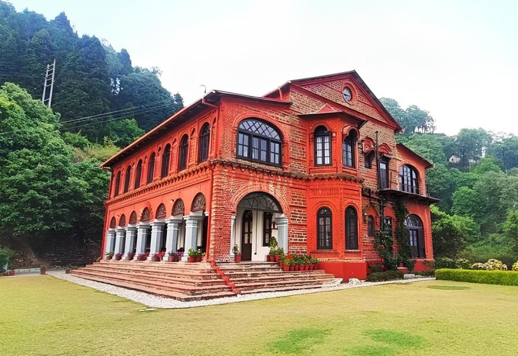 Exterior & Views