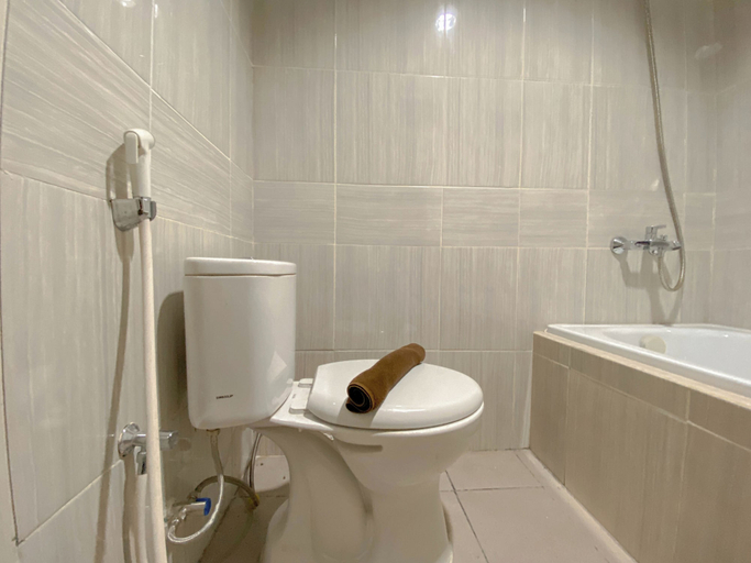 Bathroom 4, Cozy Stay And Tranquil Studio At Vasanta Innopark Apartment, Cikarang