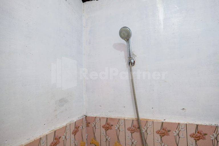 Bathroom 3, Pondok Daun D Martin Mitra RedDoorz near UMY, Bantul