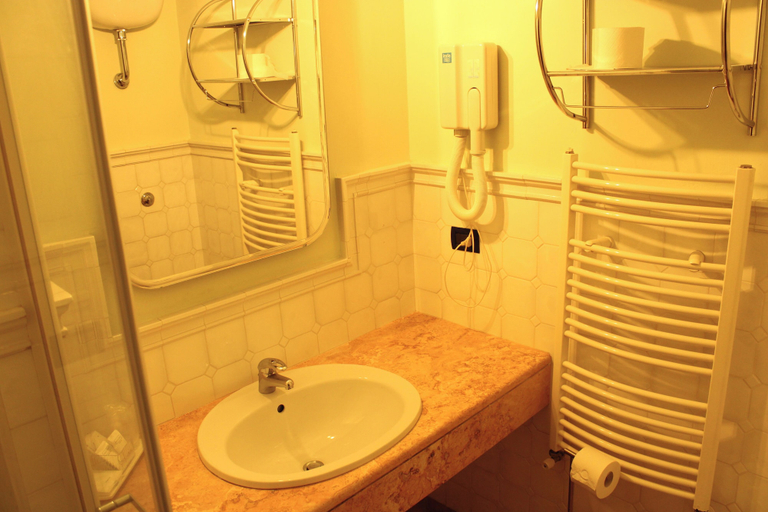Bathroom 5, HOTEL L'AQUILA 99, L'Aquila
