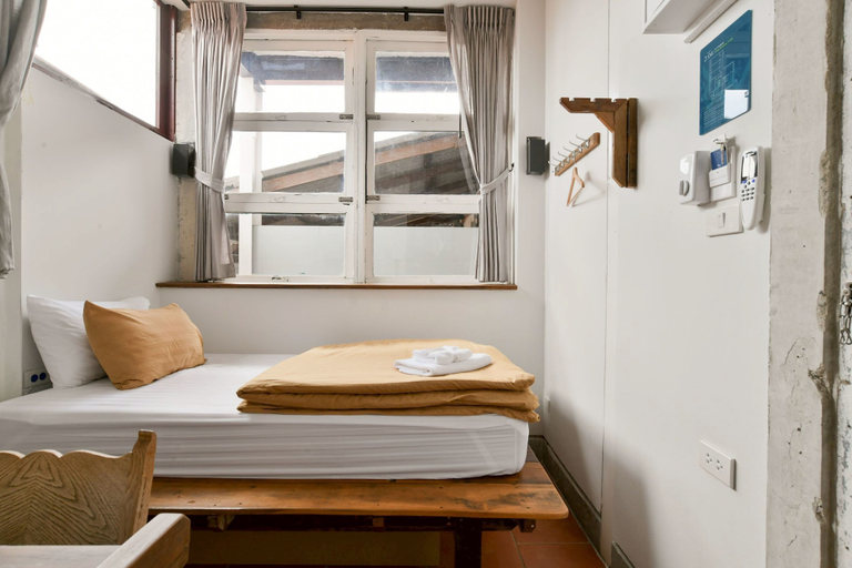 Room 2, VELAWARIN HOTEL, Warin Chamrap