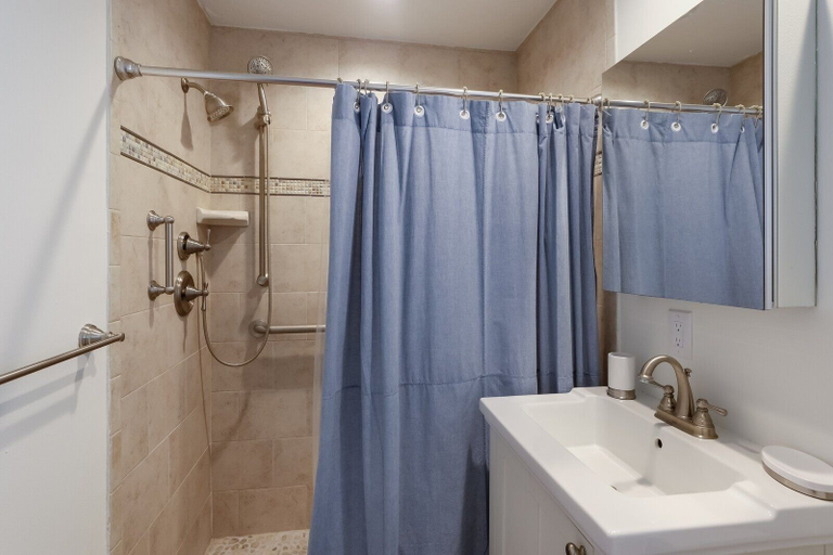 Bathroom 4, Surf Riders 4 Bedroom Home, Manatee
