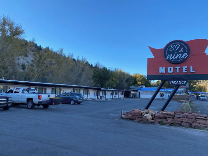 Exterior & Views 2, 89 & Nine Motel, Kane