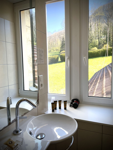 Bathroom 3, Hôtel de la Vallée Heureuse, Jura