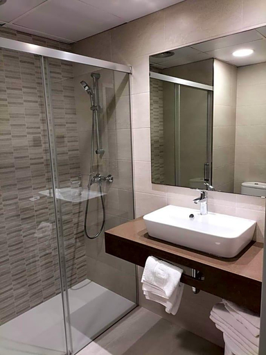 Bathroom 4, Hotel Checkin Flamingo, Girona