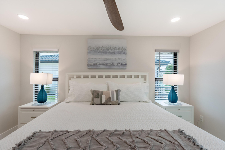 Room 2, Seas The Day, Lee