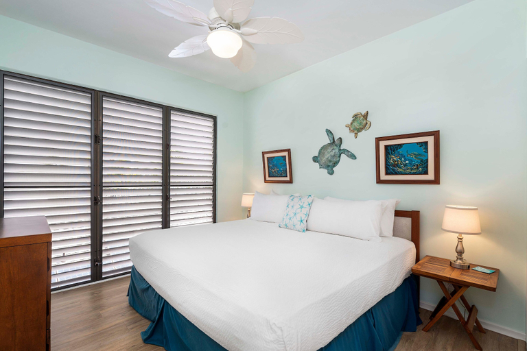 Room 4, Direct Ocean Front Outdoor Lanai Patio Hawaii Unit! - Vrkcv, Hawaii