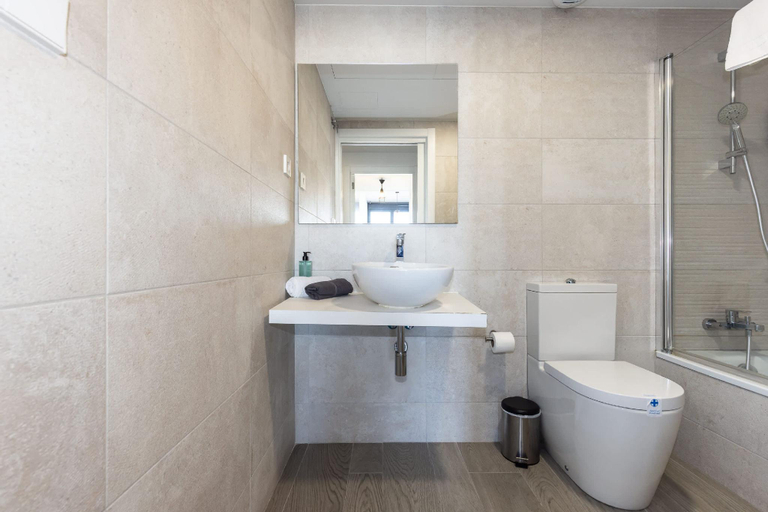 Bathroom 3, Unik Vacation The Tower, Tarragona