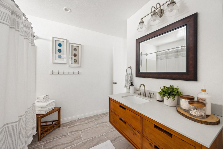 Bathroom 2, Starlight Ranch - Hot Tub, Fire Pit & Grill 3 Bedroom Home, San Bernardino