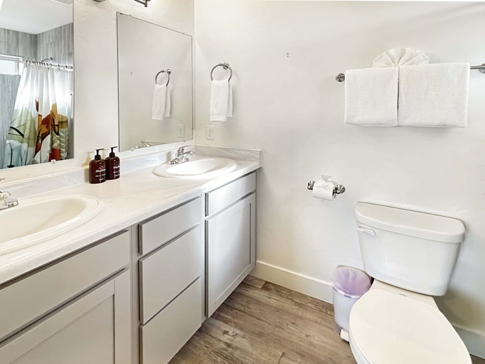 Bathroom 5, Bark And Bike Abode 3 Bedroom Home, Mesa
