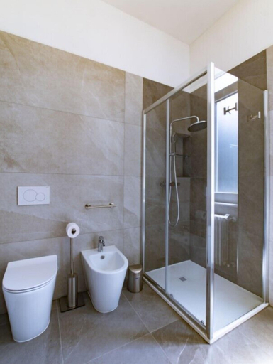 Bathroom 5, La Finestra sul Corso Gorizia, Gorizia