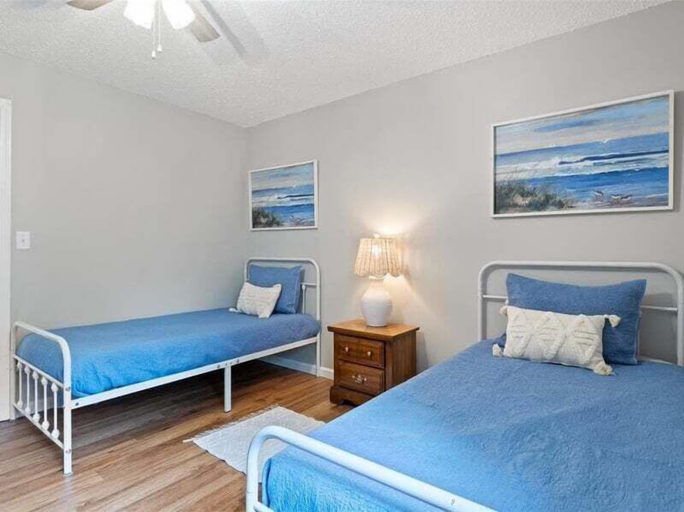 Room 5, New! Lakefront Home -amazing Dock -22mm -sleeps 18, Camden