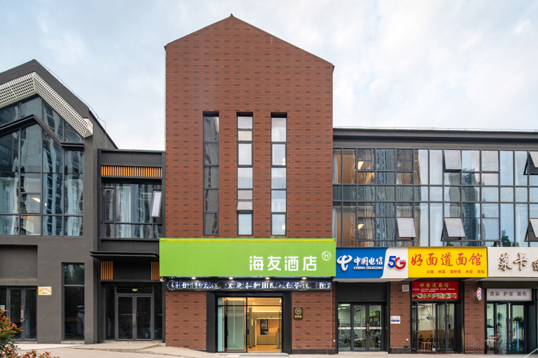 Exterior & Views