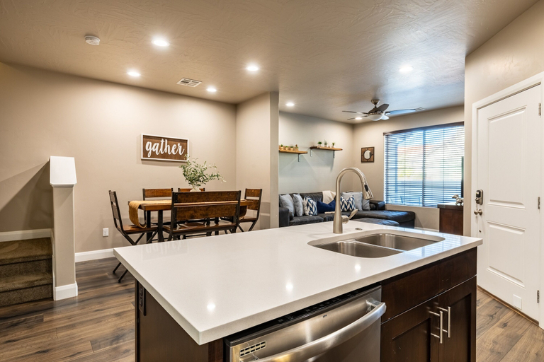 Interior 3, Sand Cove 3 Bedroom Townhouse, Washington