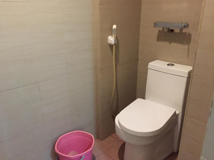 Bathroom 5, Leon Inn Nagoya, Batam