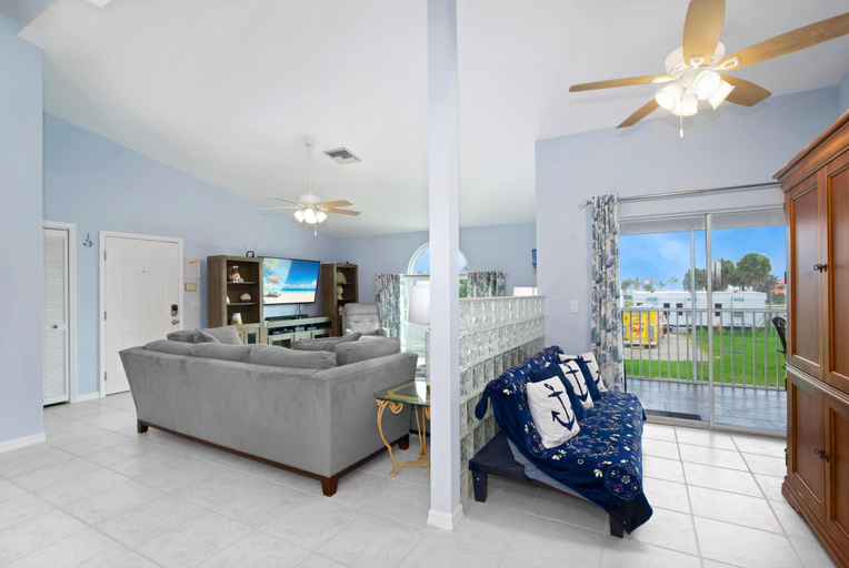 Living area 3, Beach Villa A, Lee