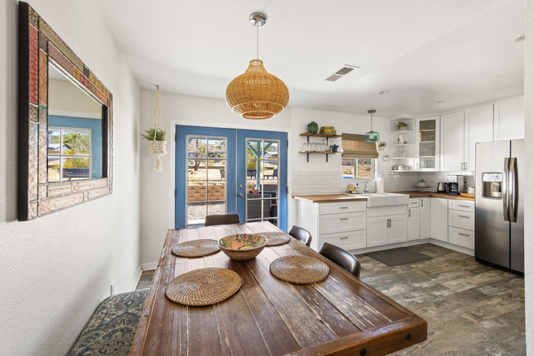 Dining 4, Starlight Ranch - Hot Tub, Fire Pit & Grill 3 Bedroom Home, San Bernardino