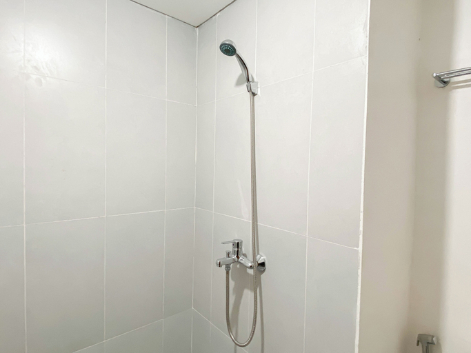 Bathroom 5, Modern Studio At Lrt City Sentul - Royal Sentul Park Apartment, Bogor