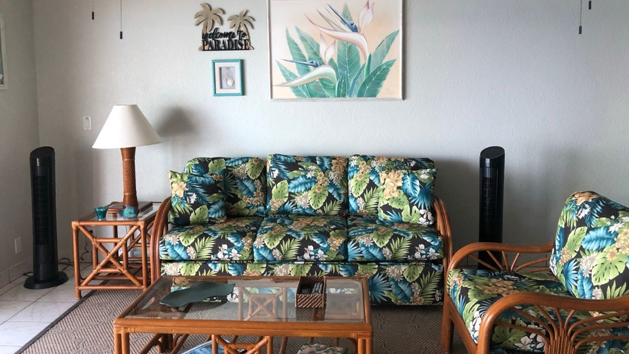 Living area 4, Top Floor Nice Ocean View Close to Town! - Vrkcv, Hawaii
