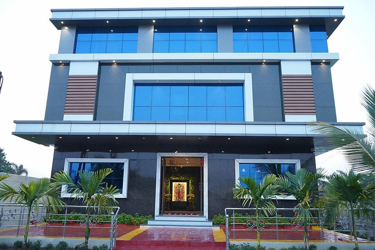 Exterior & Views