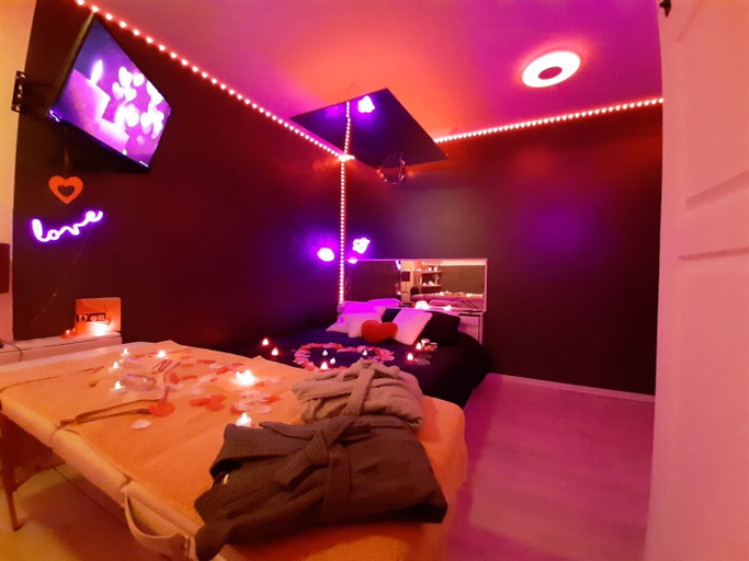 Room 3, Loveroom Toulon, Var