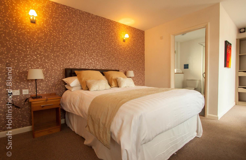 Bedroom 2, The Falcon At Hatton, Warwickshire
