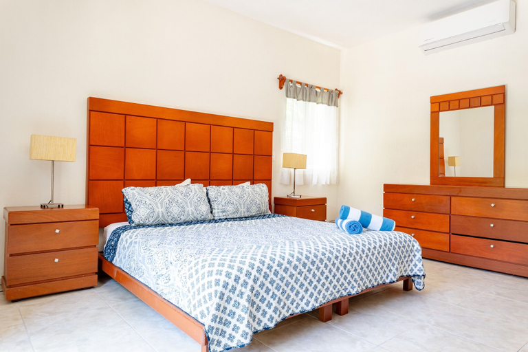 Room 5, Casa Quetzali 4 Bedroom Home by RedAwning, Cozumel