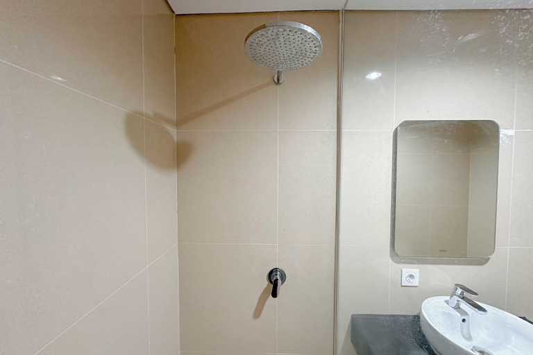 Bathroom 2, Ivory Nest 2Br At Grand Sungkono Lagoon Apartment, Surabaya
