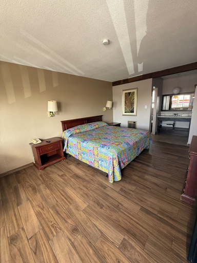 Bedroom 2, Torch Lite Lodge, Yuma