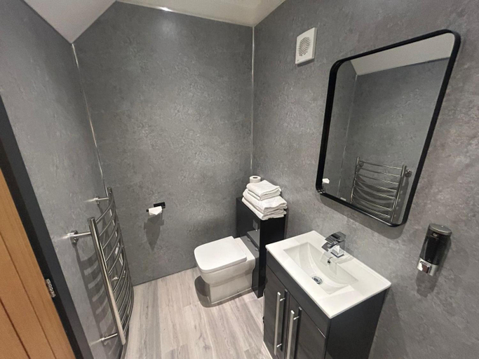 Bathroom 3, Dockside Aparthotel, Best Western Signature Collection, Sefton