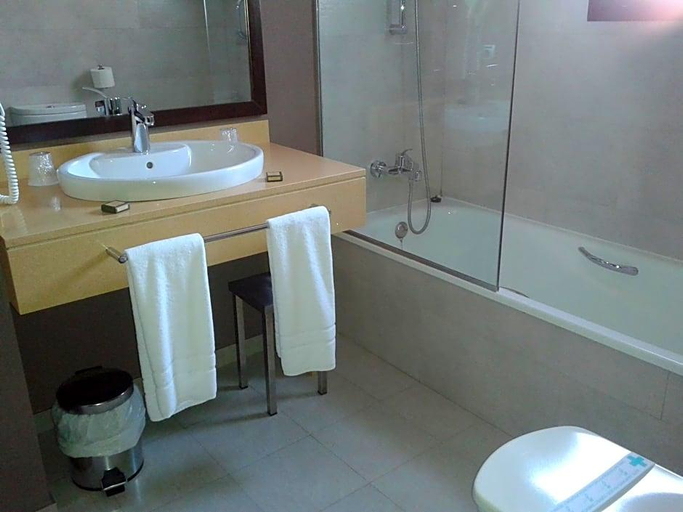Bathroom 5, The Cookbook Hotel & SPA, Alicante
