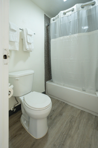 Bathroom 5, OASIS BAY SUITES, Tampa, Busch Gardens, USF, Hillsborough