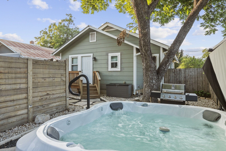 Sport & Beauty, 1929 Craftsman Charmer 2 Bedroom Home, Gillespie