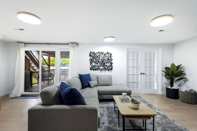 Living area 4, Newly Remodeled w/ Dock, Boat & PWC Slips, Pool Table & Golden Tee, Camden