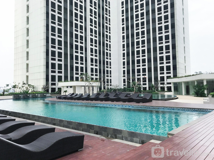 Pool, Homey And Warm Studio Pollux Chadstone Apartment, Cikarang