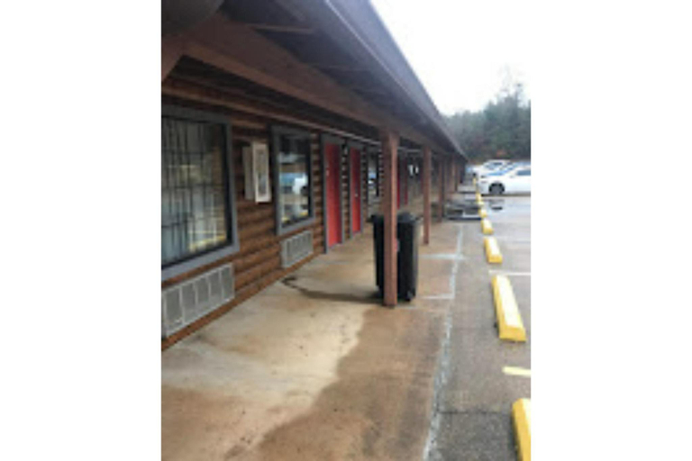Parking lot 5, American Inn Motel by Capital O Camden AL, Wilcox