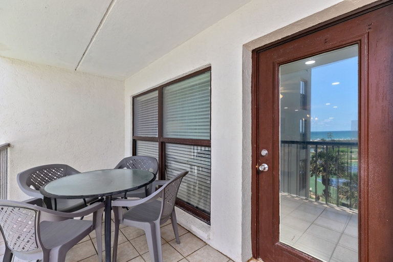 Outdoor dining, Saida Iv Condo Unit #507 2 Bedroom Condo by RedAwning, Cameron