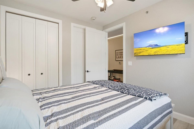 Room 4, Lakefront Topsider Condo w/ Boat Slip, 2 Pools & Large Deck, Camden
