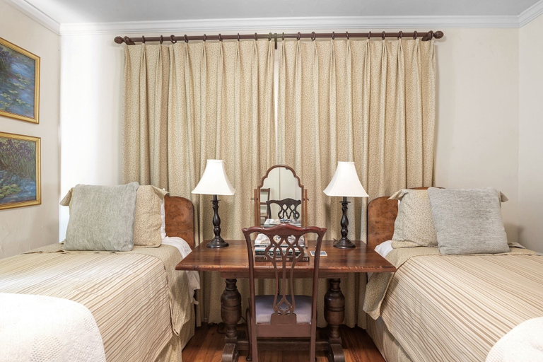 Room 2, Yellow Rose 2 Bedroom Home, Gillespie
