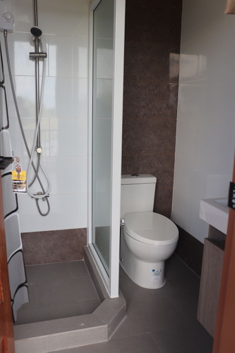 Bathroom 4, Sarojus Farmview Hotel, Urdaneta City